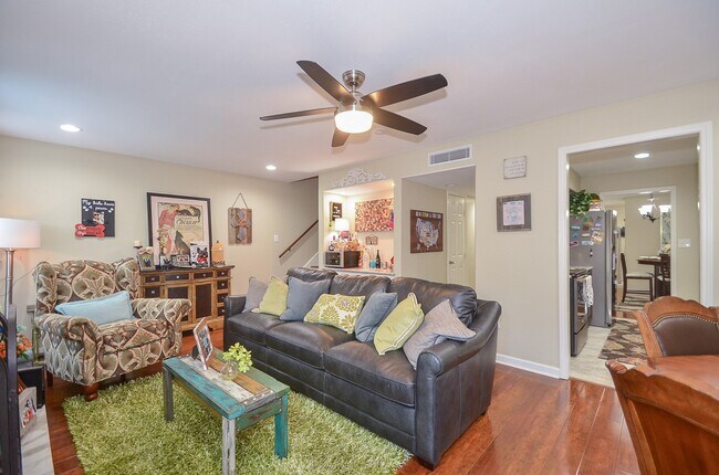 Building Photo - 10264 Briar Forest Dr