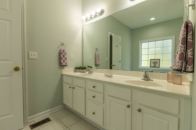 Building Photo - Available Now in Chadwick Shores