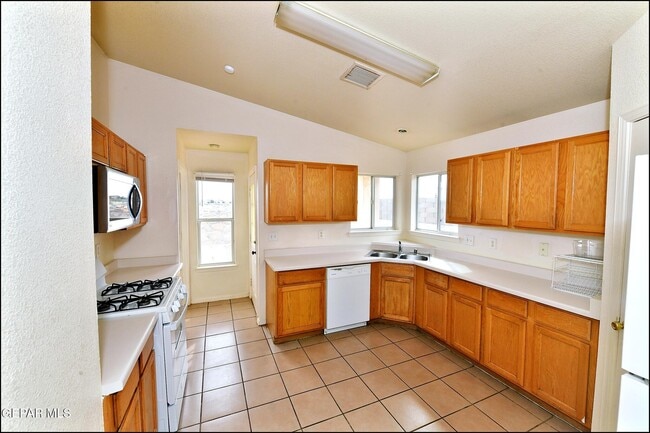 Building Photo - 14164 Robert Ituarte Dr