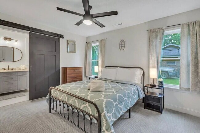 Building Photo - 302 Manden Rd