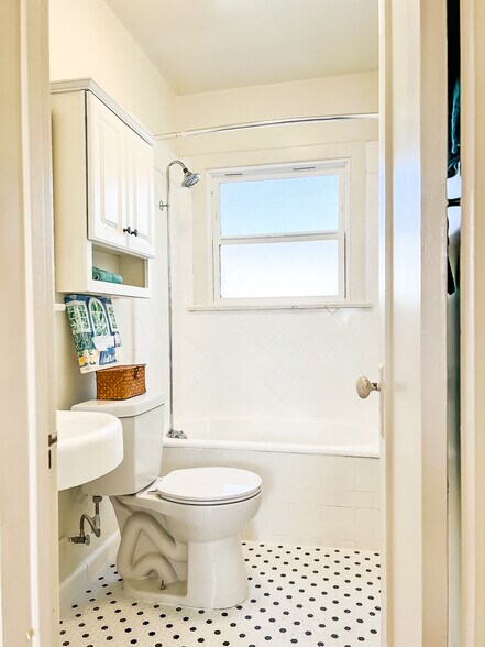 Building Photo - 239 Pacific St