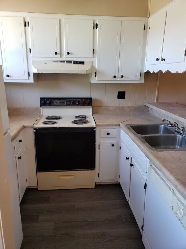 Building Photo - 2865 A Glenhills Cir