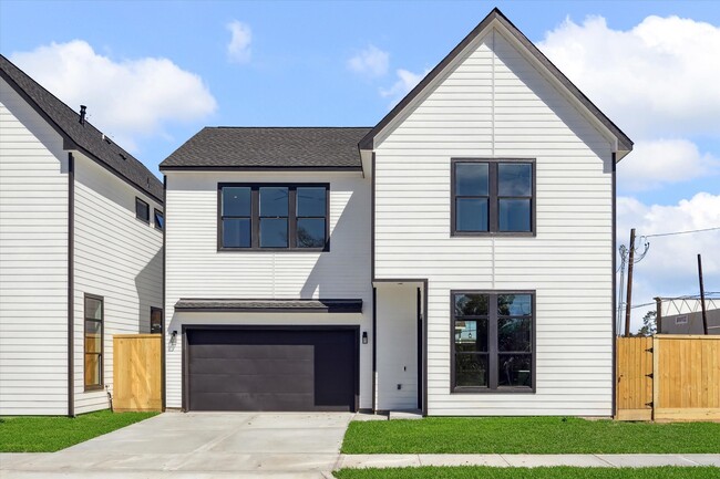 Primary Photo - 5617 Leonard St