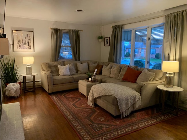 Building Photo - Well maintained 3bed/1.5 bath single famil...