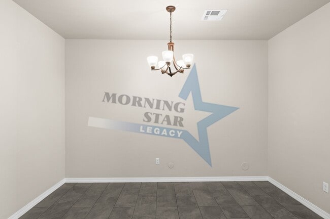 Building Photo - 4 bedroom with 3 bathrooms!!!!
