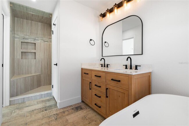 Building Photo - 4543 Carson St NE