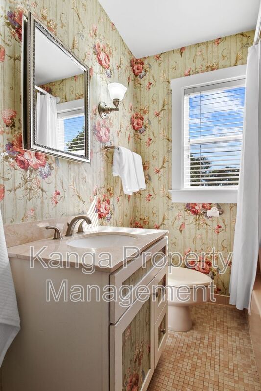 Building Photo - 194 Almeria Rd