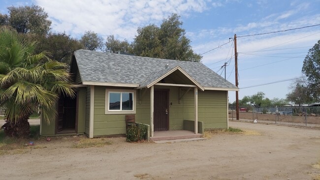 Building Photo - ADORABLE LAVEEN BUNGALOW!