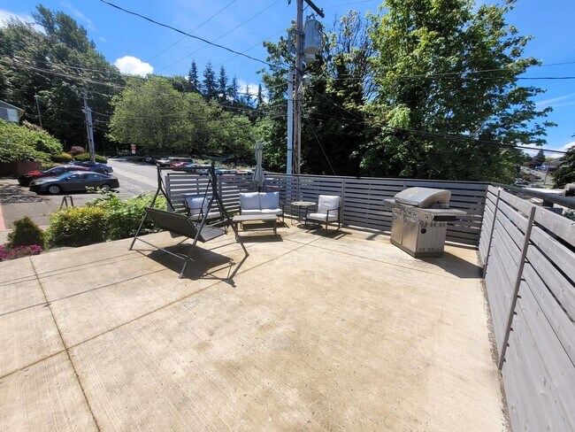 Building Photo - Spacious 2 Bedroom Condo in Downtown Bellingham - Forest St