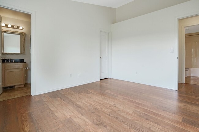 Building Photo - Beautiful 3 bed, 2 bath home in a quiet We...