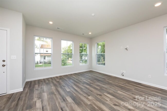 Building Photo - 2550 Lydia Ave