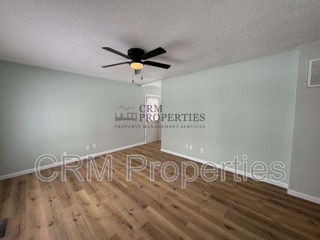 Building Photo - 800 Maumee Dr