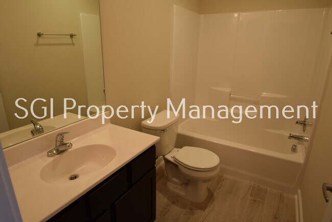 Building Photo - 523 Wood Dr