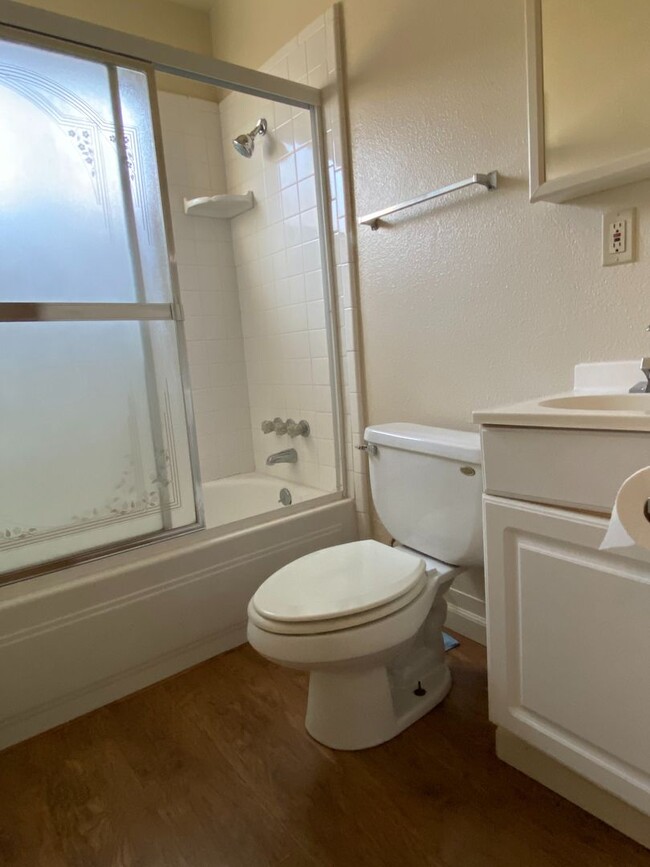 Building Photo - Great 1 bedroom 1 bath in Oakdale