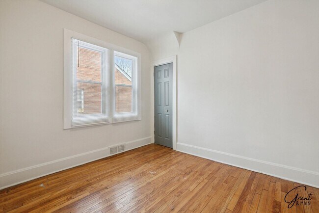 Building Photo - 3 bedroom $1350