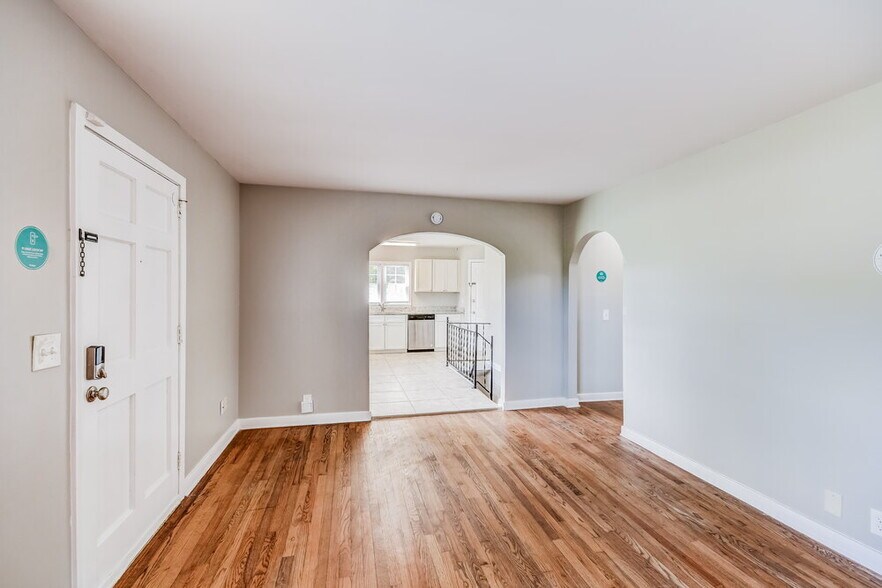 Building Photo - 960 7th Pl