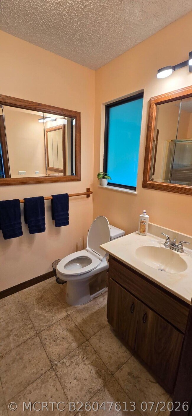 Building Photo - 410 Coconut Dr