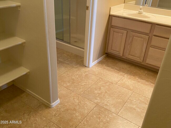 Building Photo - 320 S 70th St