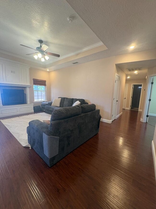 Building Photo - 725 Almond Tree Ln