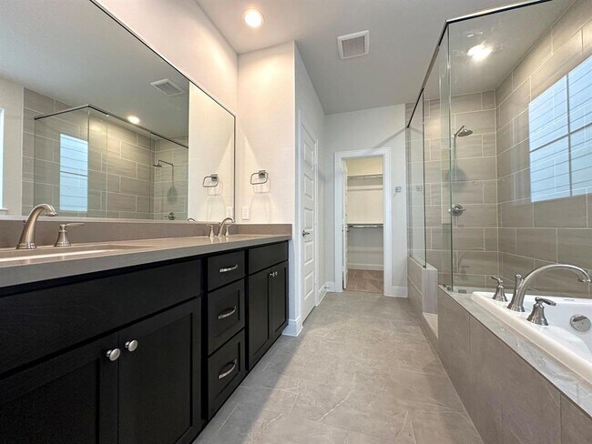 Building Photo - 2716G Grand Fountains Dr