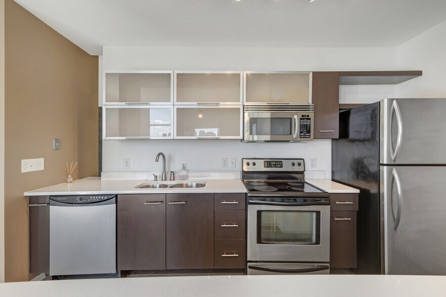 Building Photo - 2115 Yeaman Pl