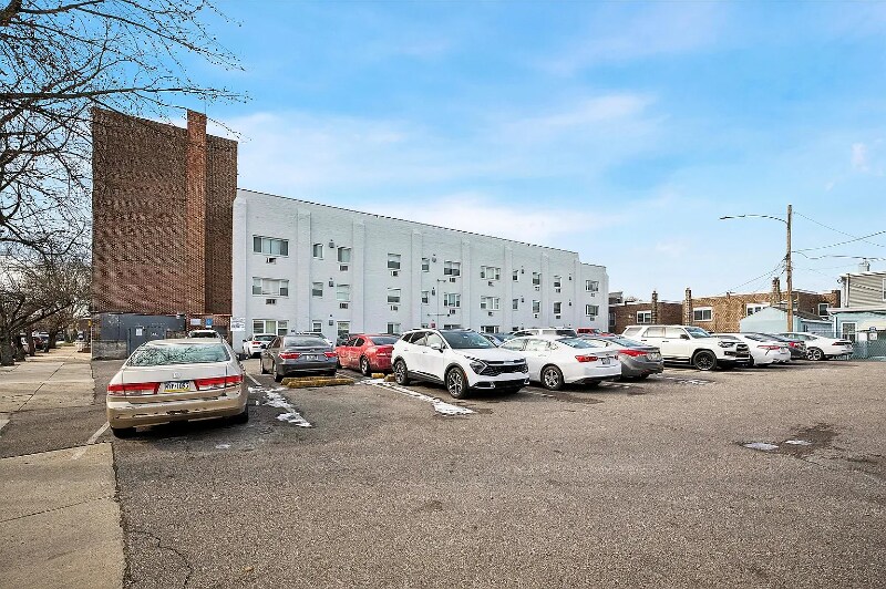 Building Photo - 7210 Oxford Ave