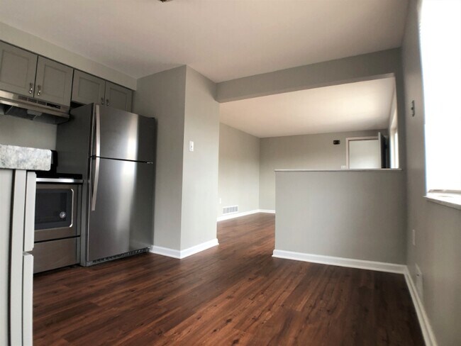 Building Photo - 162 Pointview Rd