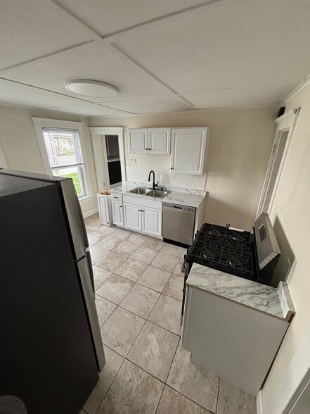 Building Photo - 87 Highland Ave