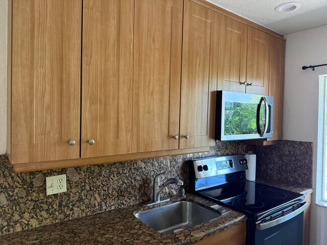 Building Photo - 1423 Holly Heights Dr