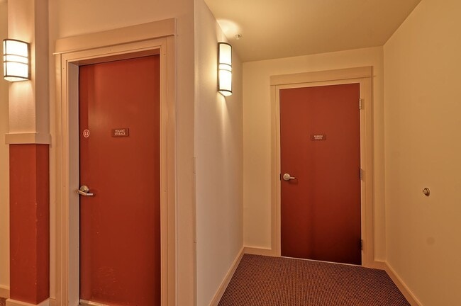 Building Photo - Mukilteo Golf Course View Condo – Modern C...