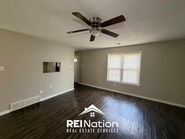 Building Photo - Move-In Ready 3BR/2BA Home in 38133 - Hardwood Floors & Great Storage