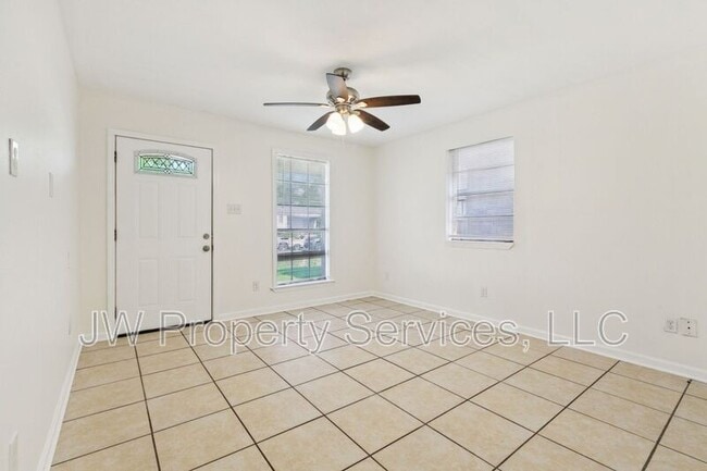 Building Photo - 2501 Delery St