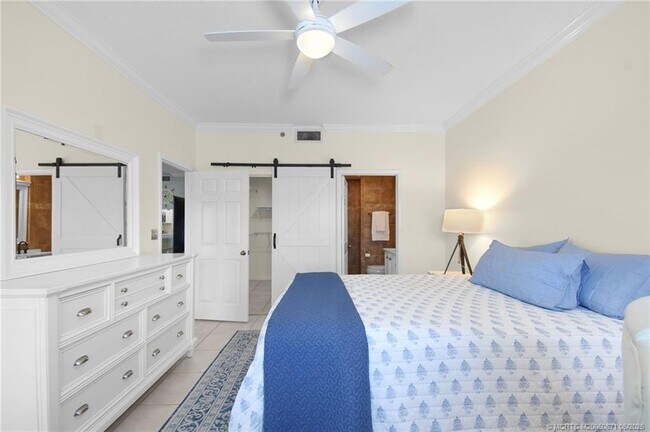 Building Photo - 6062 SE Landing Way