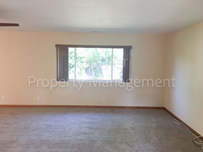 Building Photo - Very nice 3 Bd/2 Ba, 1388 sf single-family house in Concord available Now for Lease!