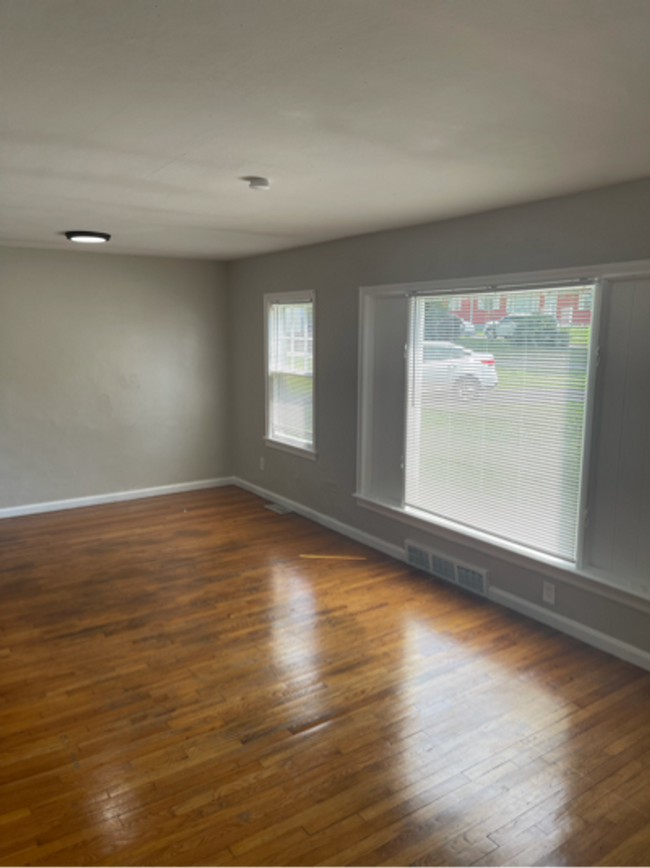 Building Photo - 6149 Shillington Ct