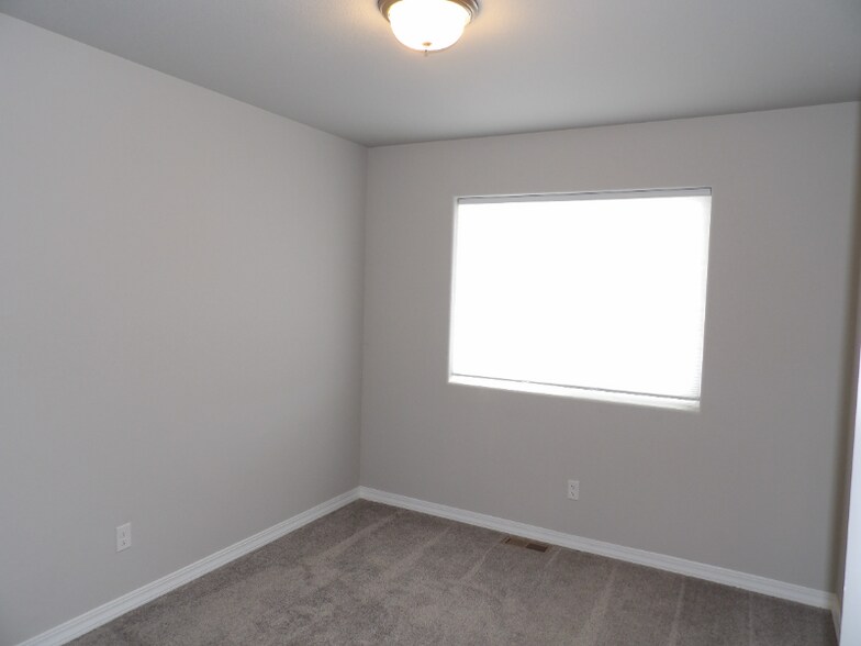 Building Photo - 11260 Feliz Wy