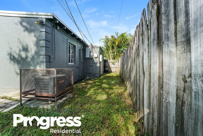 Building Photo - 3741 SW 45th Terrace