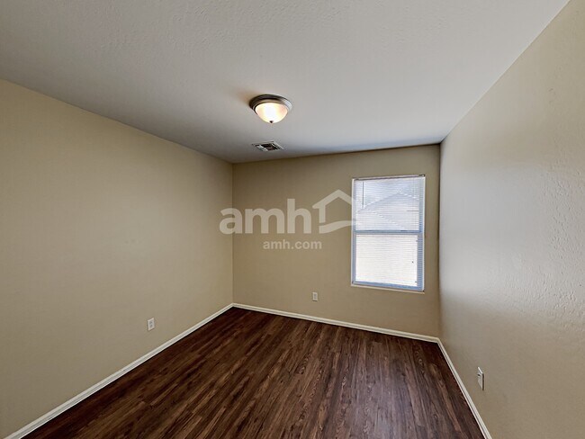 Building Photo - 1292 W Matthews Dr