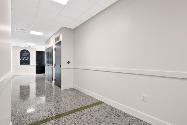 Building Photo - 301 N Mulberry St