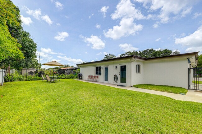 Building Photo - 1371 NW 131st St