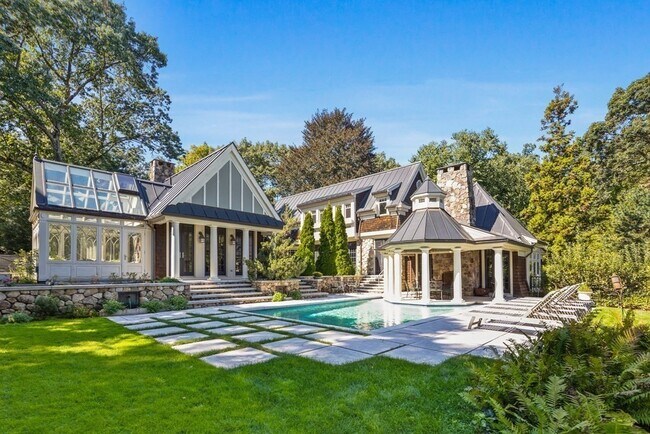 Building Photo - 100 Summer St