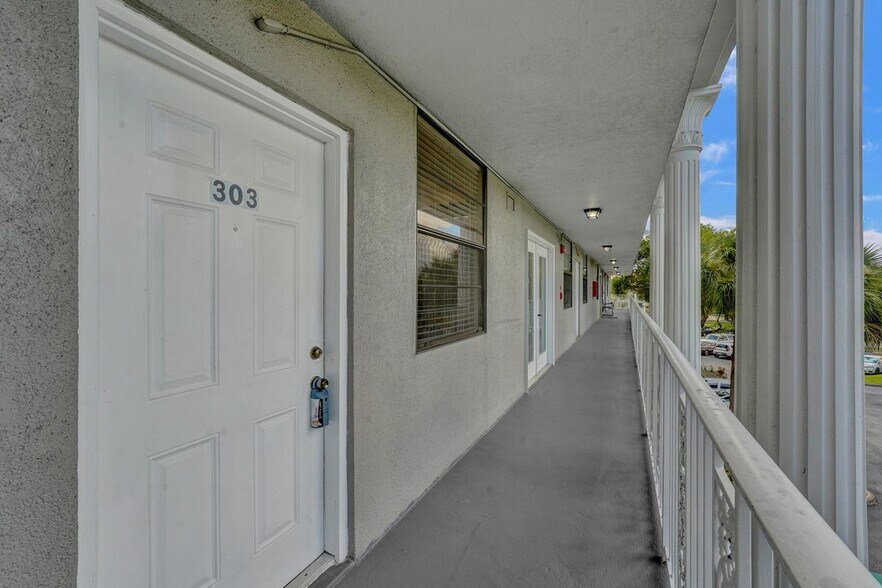 Building Photo - 1502 Whitehall Dr
