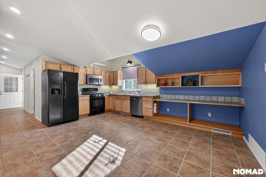 Building Photo - 230 Briggs St