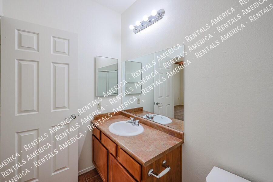 Building Photo - 3830 E Lakewood Pkwy E