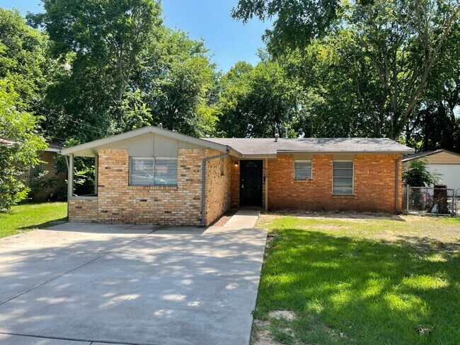 Building Photo - 613 S Andrews Ave
