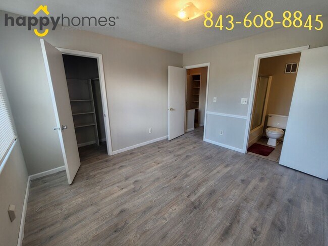 Building Photo - 2/1.5 townhouse in James Island off of Harbor View!
