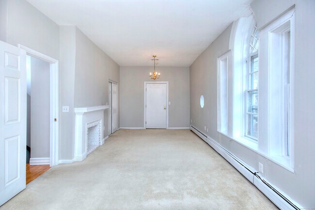 Building Photo - 300 Soundview Ave