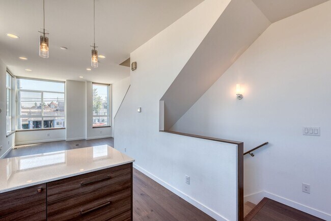 Building Photo - 2401 14th Ave S