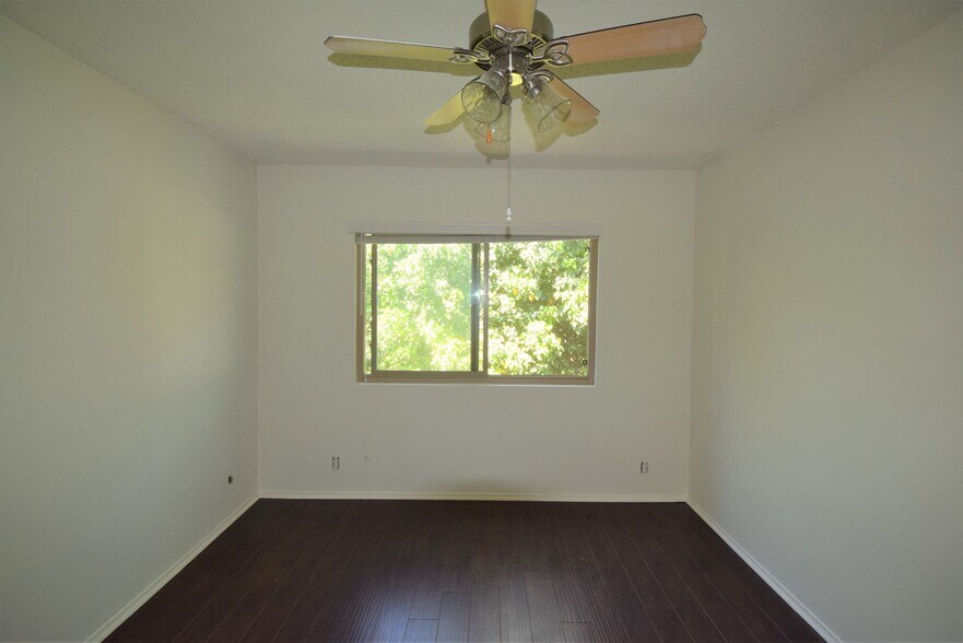 Building Photo - 10745 Hortense St