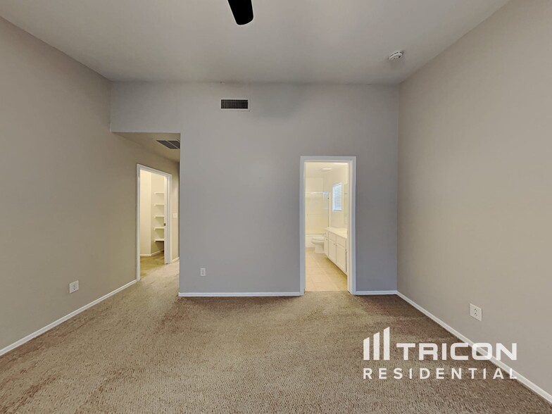 Building Photo - 25726 W St Kateri Dr